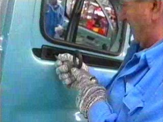 TRABAJADOR AUTOMOVIL 01